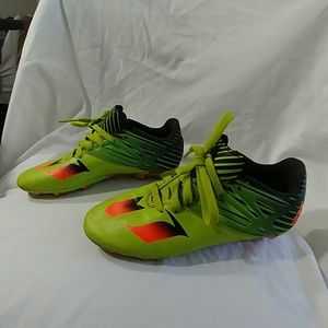 Youth Soccer Shoes Size 4 green neon Exlt Cond
